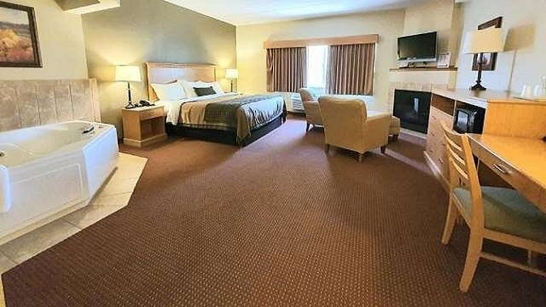 AmeriVu Inn and Suites – Waconia