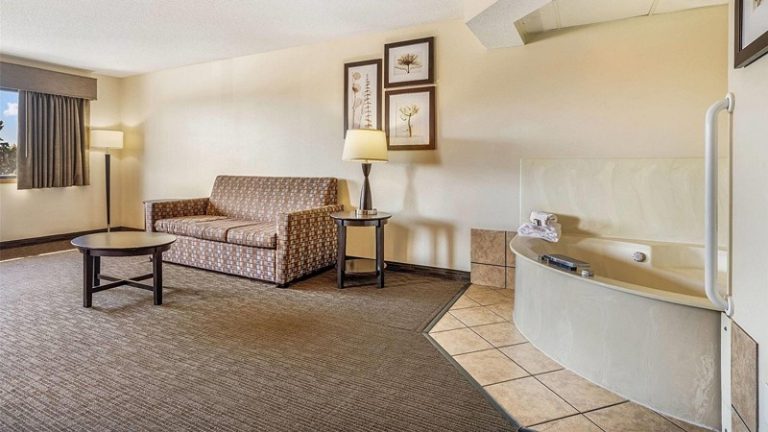 Baymont Inn & Suites Bloomington MSP Airport