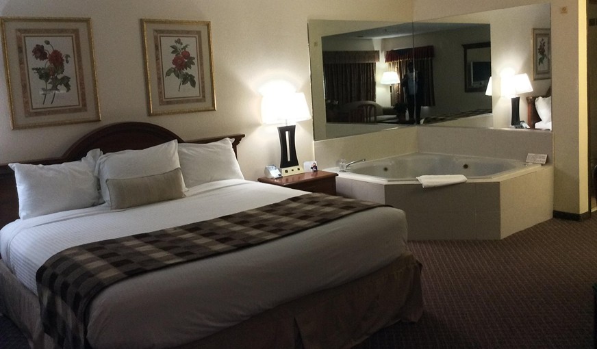 Baymont by Wyndham Smyrna, room with private jacuzzi, photo 2