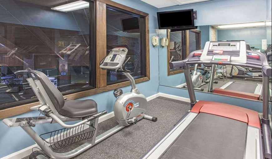 Baymont by Wyndham Smyrna, room with private jacuzzi, photo 6