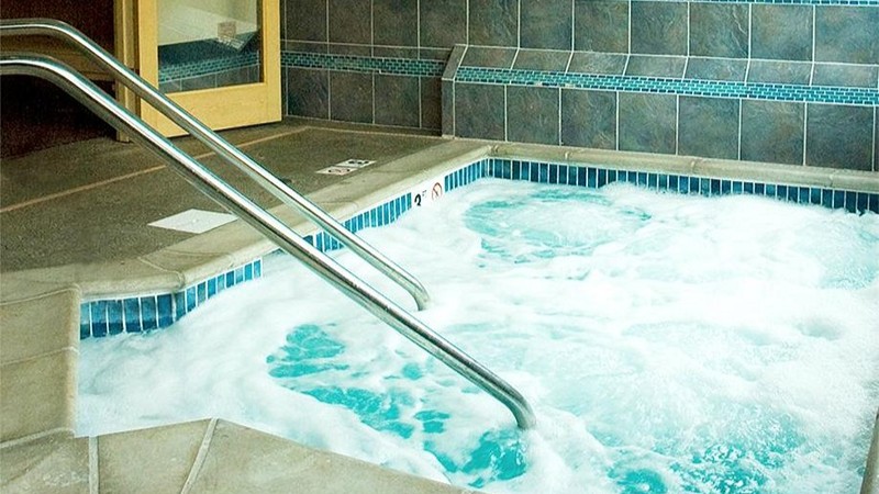 Beacon Pointe on Lake Superior, room with private jacuzzi, photo 6