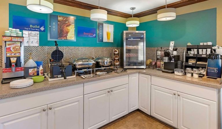 Best Western Harbour Inn & Suites- Sunset Beach