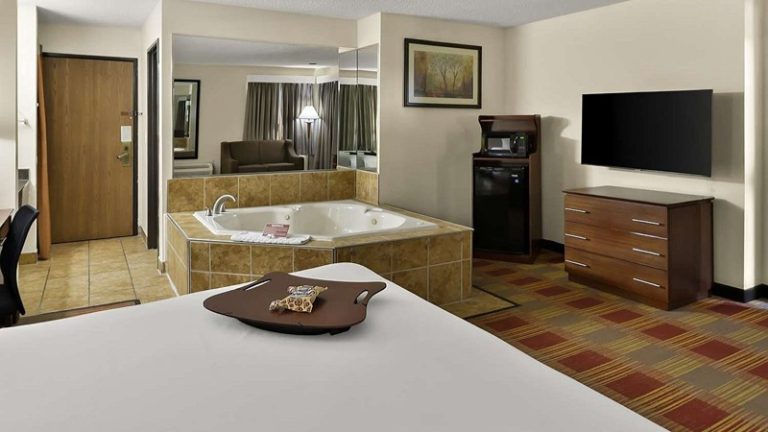 Best Western Lakewood Inn