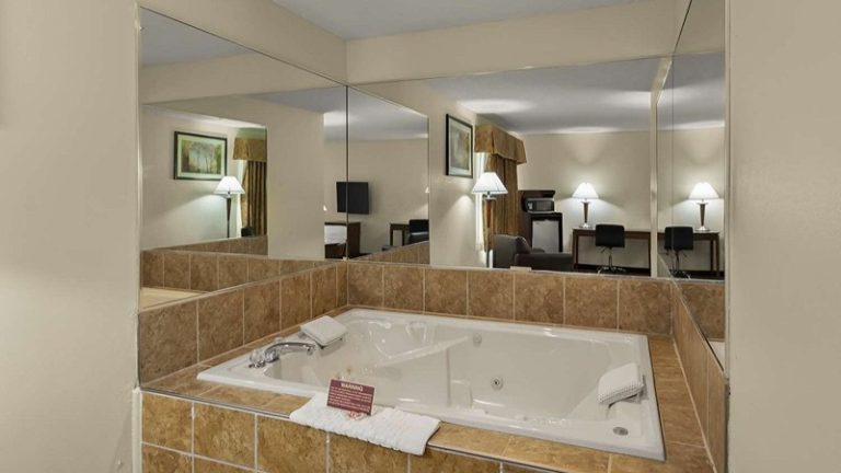 Best Western Lakewood Inn