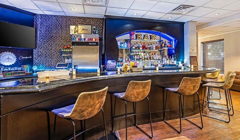 Aiden by Best Western Newark Airport