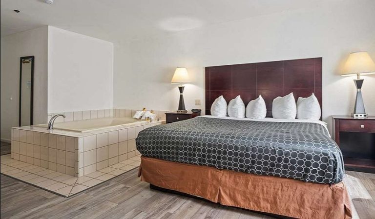Best Western Plus Oakbrook Inn