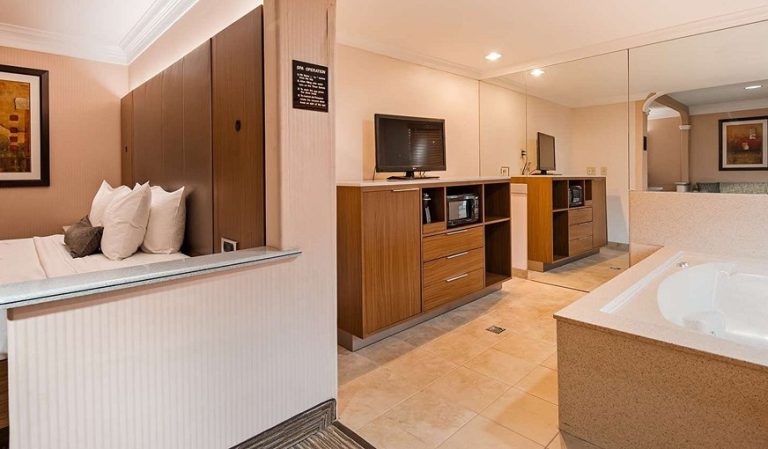 Best Western Plus Suites Hotel – LAX Airport LA Stadium