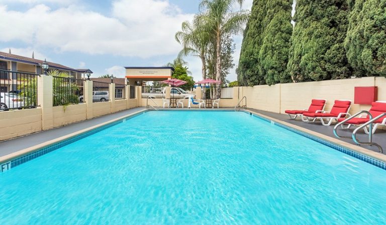 Casa Blanca Hotel & Suites