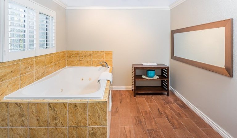 Casa Blanca Hotel & Suites