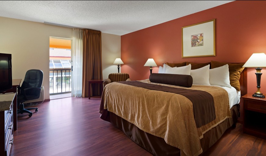 Chicago Club Inn & Suites, room with private jacuzzi, photo 3
