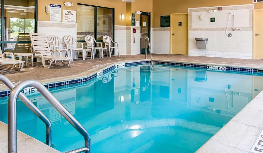 Comfort Suites Canton, room with private jacuzzi, photo 6