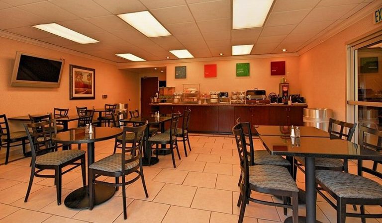 Comfort Suites Near Six Flags Magic Mountain