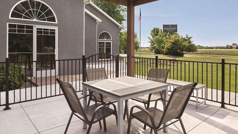 Country Inn & Suites by Radisson, Cottage Grove, MN