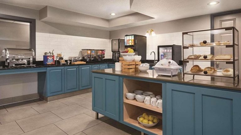 Country Inn & Suites by Radisson, Cottage Grove, MN