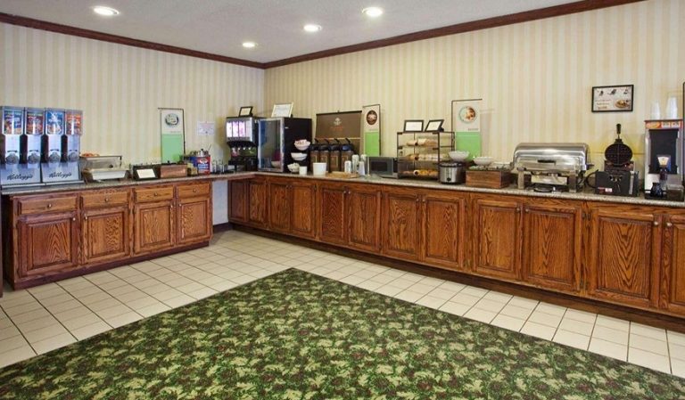 Country Inn & Suites by Radisson, Hiram, GA