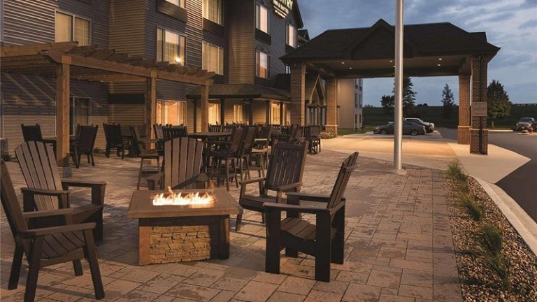 Country Inn & Suites by Radisson, Mankato, MN