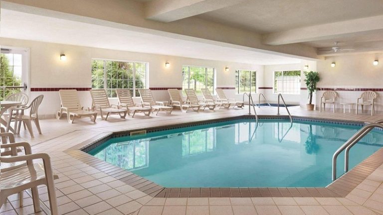 Country Inn & Suites by Radisson, Mankato, MN