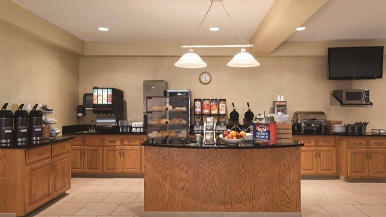 Country Inn & Suites by Radisson, Mankato, MN