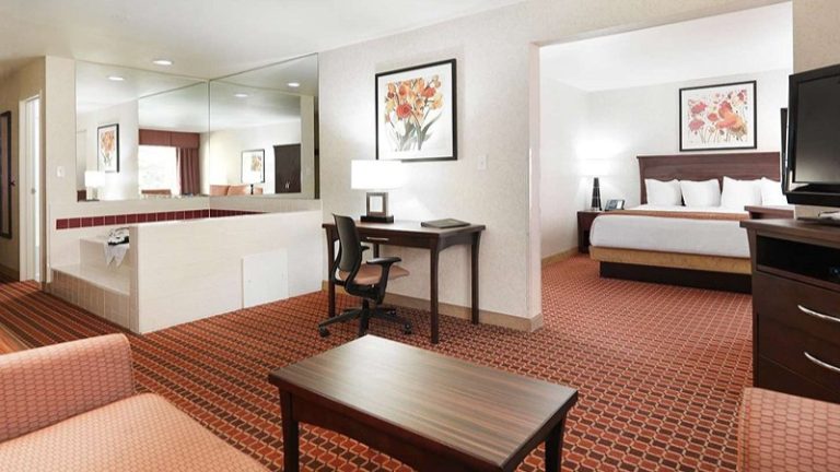 Crystal Inn Hotel & Suites