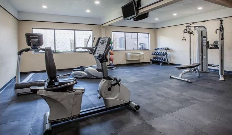 Days Inn & Suites by Wyndham Rochester Hills MI