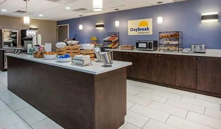 Days Inn & Suites by Wyndham Rochester Hills MI