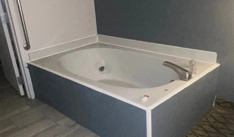 Days Inn & Suites by Wyndham Rochester Hills MI