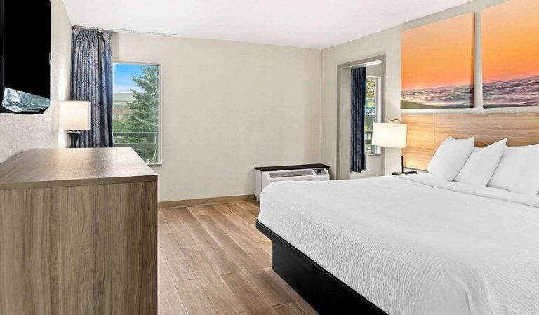 Days Inn & Suites by Wyndham Warren