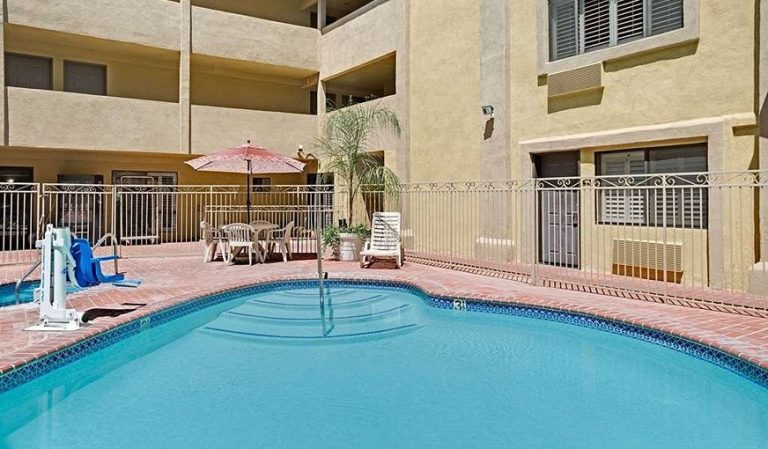 Days Inn by Wyndham West Covina