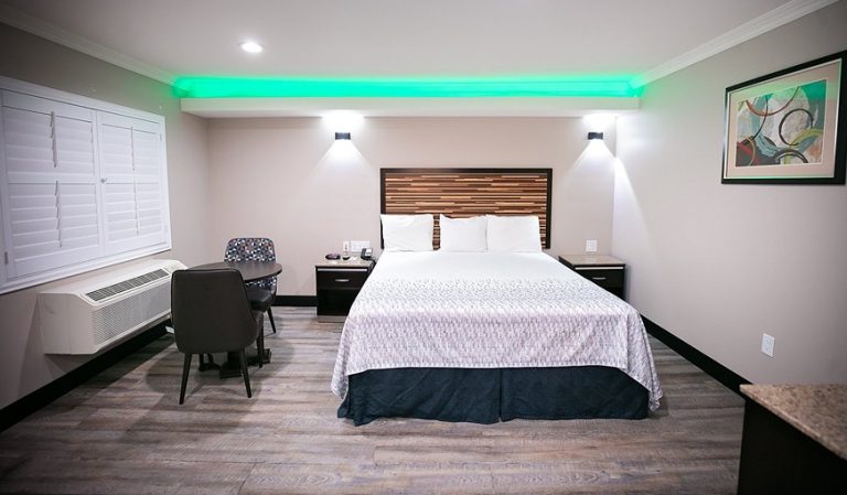 Diamond Bell Inn & Suites
