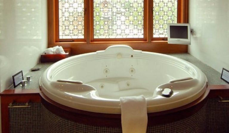 East Hampton Art House Bed and Breakfast