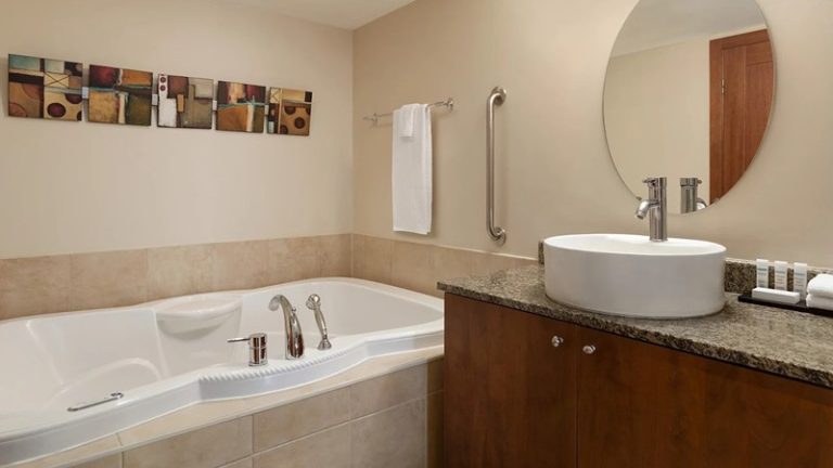 Embassy Suites by Hilton Montreal