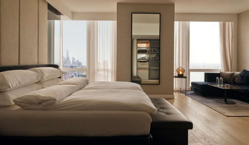 Equinox Hotel New York, room with private jacuzzi, photo 3