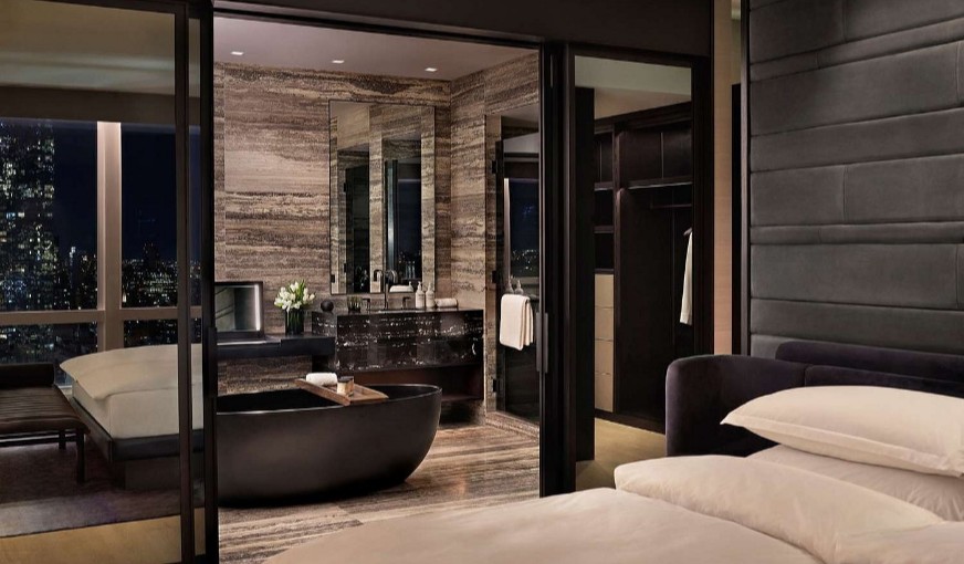 Equinox Hotel New York, room with private jacuzzi, photo 2