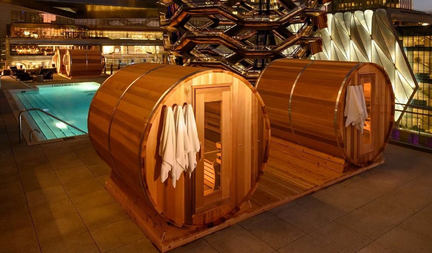 Equinox Hotel New York, room with private jacuzzi, photo 4