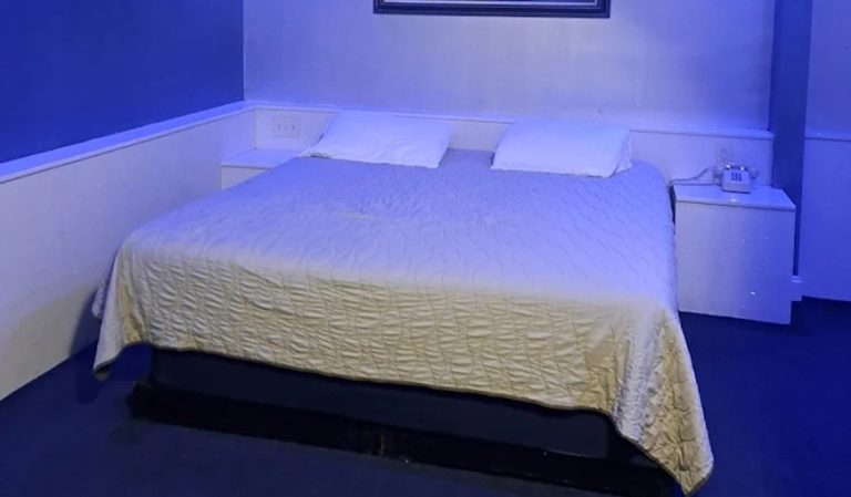 Gallery Holiday Motel