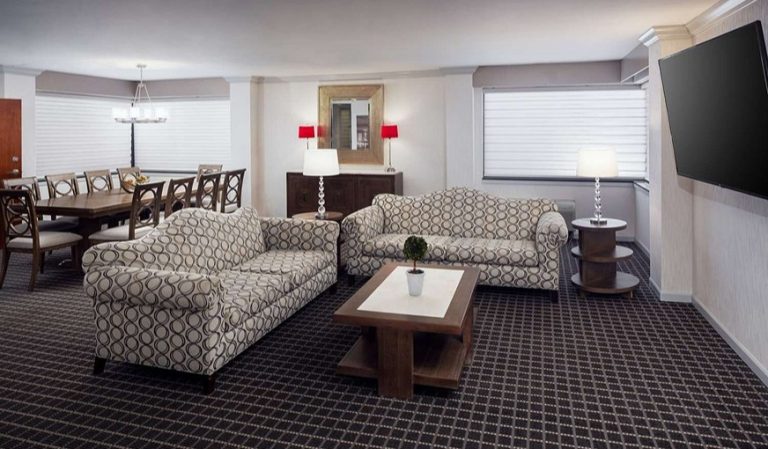 Hilton Chicago / Northbrook