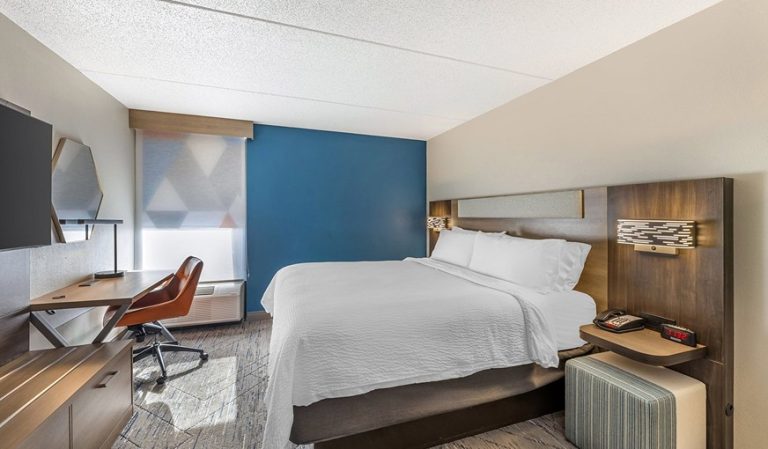 Holiday Inn Express Crestwood