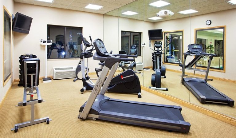 Holiday Inn Express Hotel & Suites Detroit – Utica