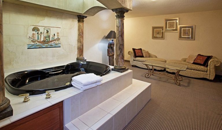 Holiday Inn Express & Suites Belleville (airport Area) By IHG
