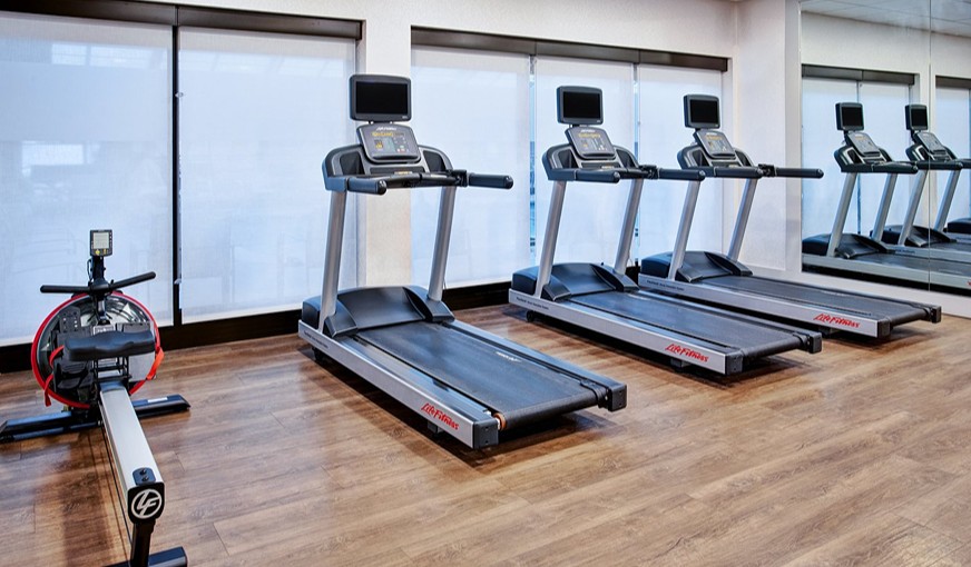 Holiday Inn Express & Suites Belleville (airport Area) By IHG, room with private jacuzzi, photo 7