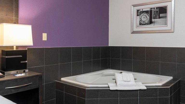 Holiday Inn Express & Suites Columbus – Polaris Parkway