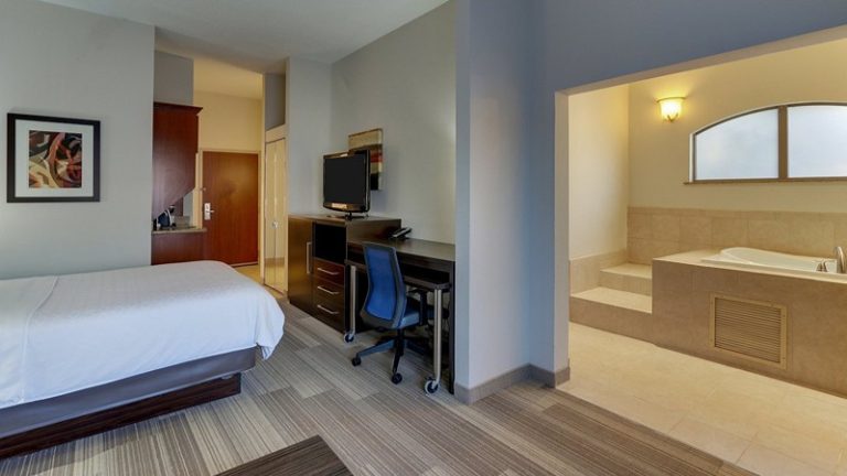 Holiday Inn Express & Suites Dayton-Centerville, An IHG Hotel