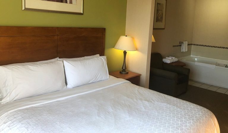 Holiday Inn Express & Suites Howell, an IHG Hotel