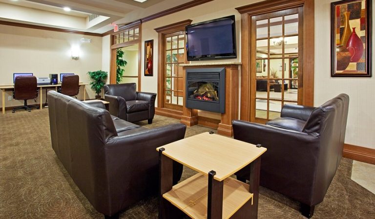 Holiday Inn Express & Suites Howell, an IHG Hotel