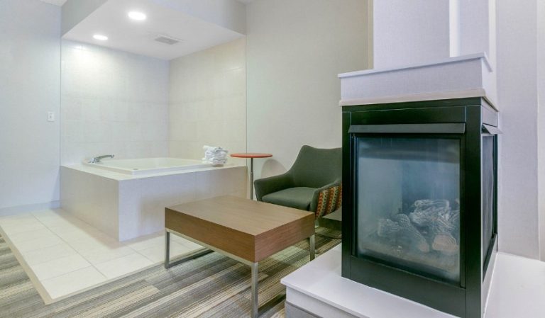Holiday Inn Express & Suites Mount Arlington-rockaway Area By IHG