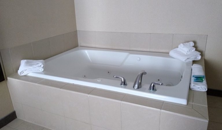 Holiday Inn Express & Suites Waterford