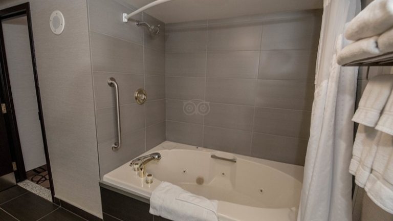 Holiday Inn Montreal Centreville Downtown by IHG