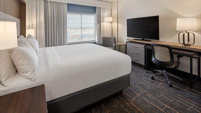 Holiday Inn & Suites Maple Grove NW Mpls-Arbor Lks