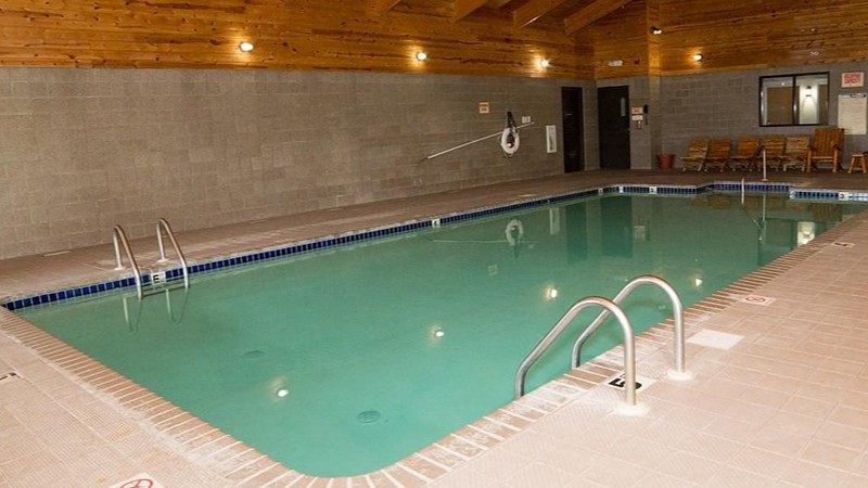 HomeTown Inn & Suites, room with private jacuzzi, photo 7