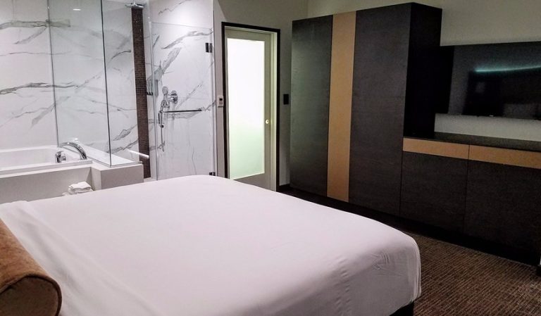 Hotel Xilo Glendale